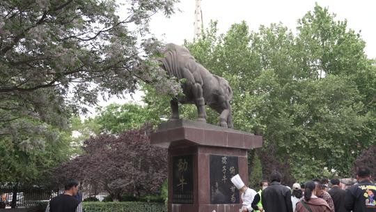淄博公牛雕塑
