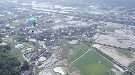 4K长沙黑糜峰滑翔伞运动基地航拍空镜