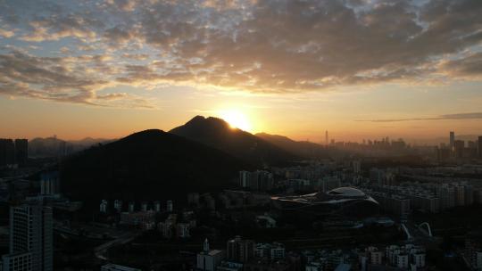 航拍深圳塘朗山日出与晨曦