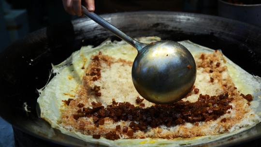武汉地方特色美食小吃早餐豆皮烹饪过程