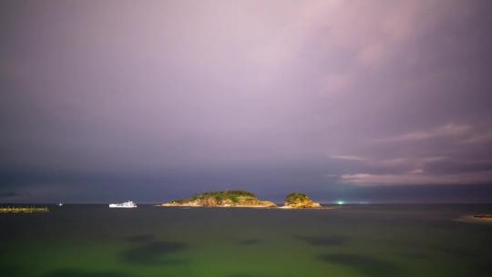 威海小石岛海面上的闪电飞云延时