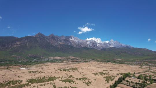 航拍丽江雪山风光