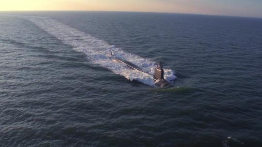 现代导弹潜艇轮船帆船邮轮出海夏天海南大海