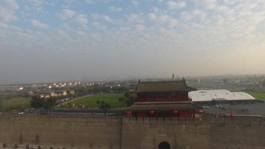 航拍晨光中的古城正定南门长乐门瓮城