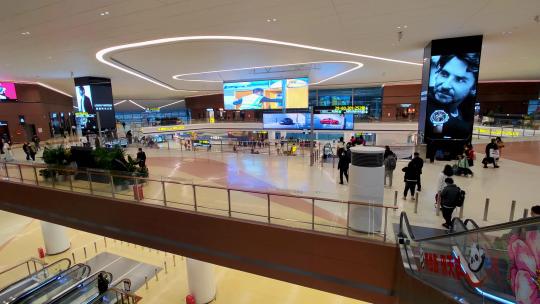四川成都天府国际机场航站楼出行的旅客