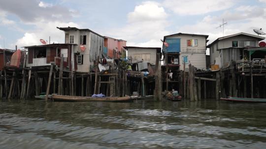 贫民窟捕鱼社区的生活条件