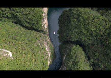 太行山八泉峡水路船只航拍高清在线视频素材下载