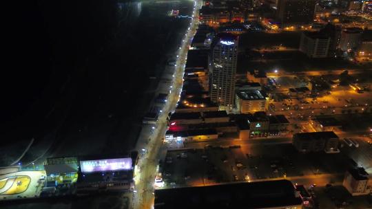 鸟瞰新泽西州大西洋城的夜晚。夜灯，市中心，无人机视图