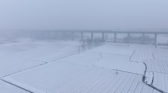大雪中行驶的高铁1高清在线视频素材下载