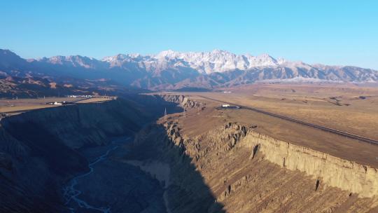 新疆安集海大峡谷清晨自然风光航拍