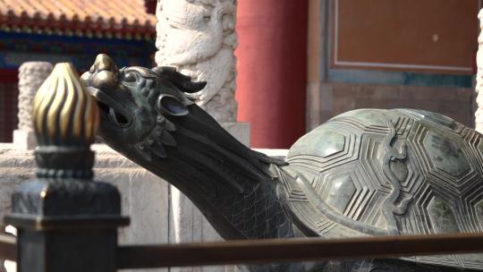 故宫内的玄龟雕像