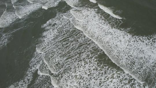 俯瞰东山岛沙滩海岸线海浪自然风光