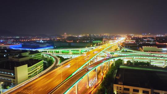 俯瞰城市立交桥交通夜景