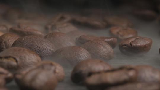 烤制咖啡豆烘焙咖啡豆唯美下落意境视频素材模板下载
