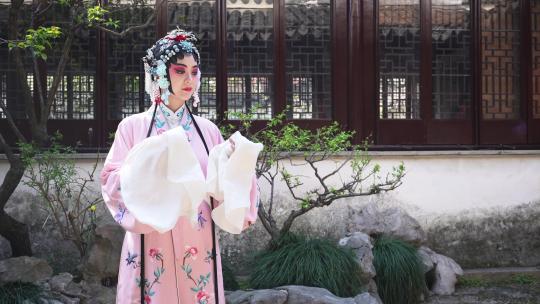 中国传统戏曲昆曲牡丹亭苏州园林内艺术表演