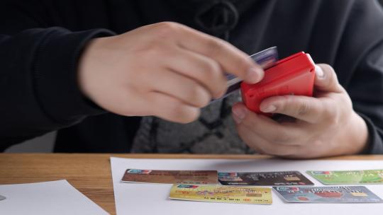 银行卡信用卡超额消费透支消费POS机刷卡视频素材模板下载