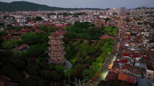 航拍福建泉州开元寺西街夜景风光