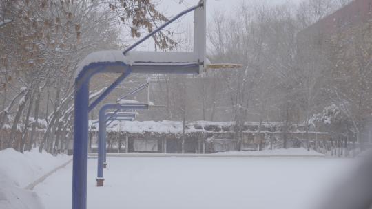 冬季大雪篮球场雪景4K slog2  A73视频素材模板下载