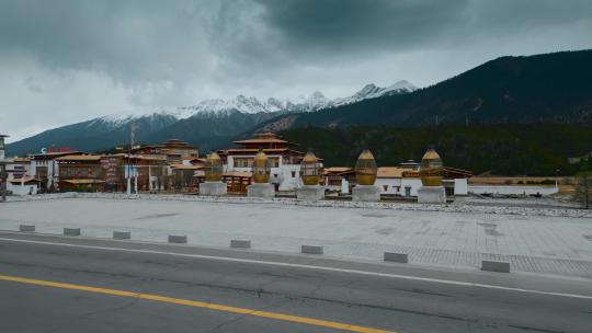 西藏旅游风光318国道鲁朗小镇金色转经筒
