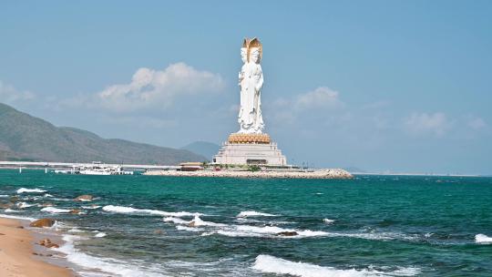 海南三亚南山旅游区南海观音与海浪