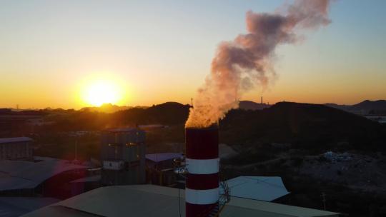 大气污染工厂浓烟环境保护大烟囱冒烟城市