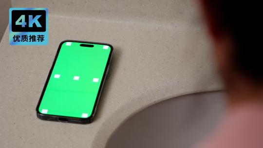 洗手台上手机绿幕卫生间手机绿幕合成