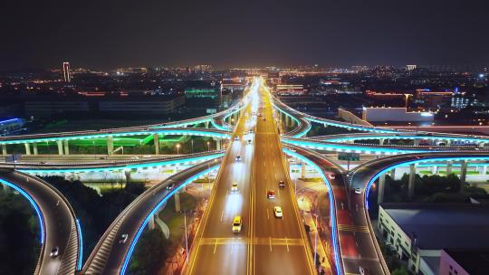 俯瞰城市立交桥交通夜景