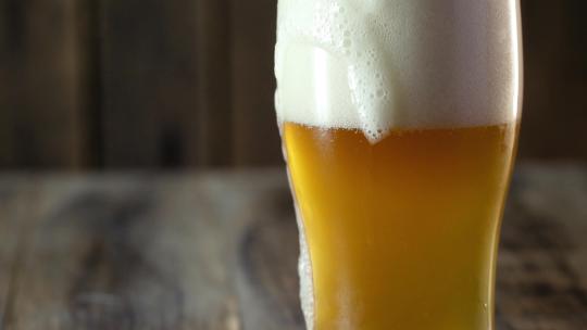 啤酒畅饮宣传片啤酒气泡倒啤酒泡沫