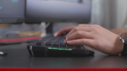 双手触摸电脑键盘视频素材模板下载