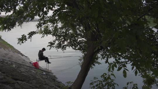 河边钓鱼的人们（高清4k)