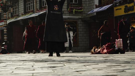 西藏大昭寺跪拜