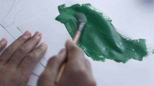 纸上绿色的艺术画笔视频素材模板下载