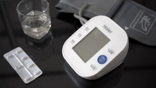 在家测量血压吃降压药