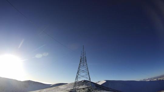 4K5200米雪山顶输电铁塔组立大延时1机位12