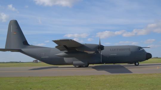 德国空军C-130J大力神运输机视频素材模板下载