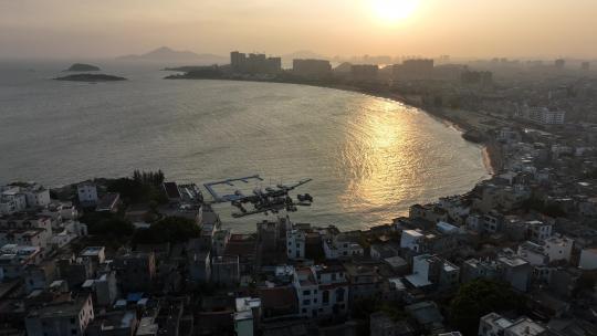 黄昏下福建漳州东山岛南门湾海岸线航拍风光