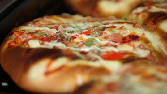 快餐食品 变焦移动镜头 烤肠 披萨视频素材模板下载