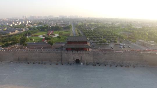 航拍清早晨光中的古城正定瓮城城楼视频素材模板下载