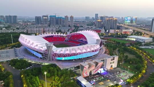 武汉体育中心夜景推进镜头视频素材模板下载
