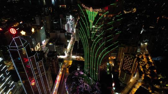航拍澳门新葡京城市高楼天际线夜景风光