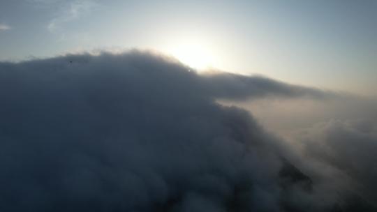 日出云雾