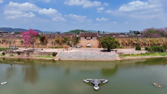 航拍福建漳州漳浦诒安堡古堡建筑风光