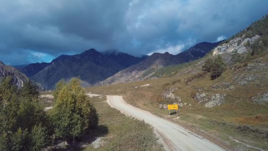 山路和村庄