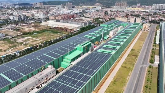 航拍福建漳州钢铁站屋顶太阳能光伏发电