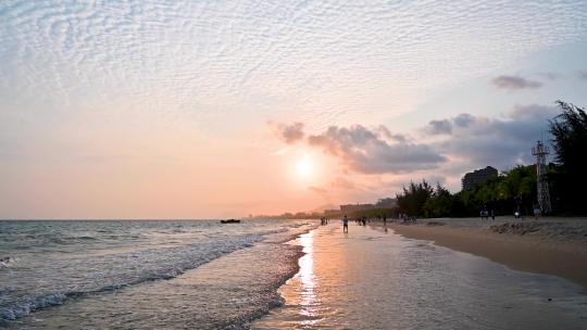 海南三亚椰梦长廊海边沙滩日落晚霞