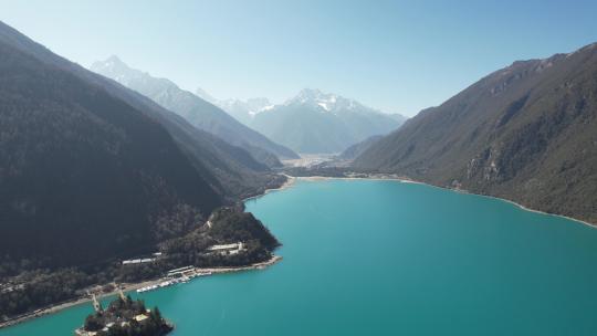 西藏自治区然乌湖林芝雪山山脉湖泊航怕视频素材模板下载