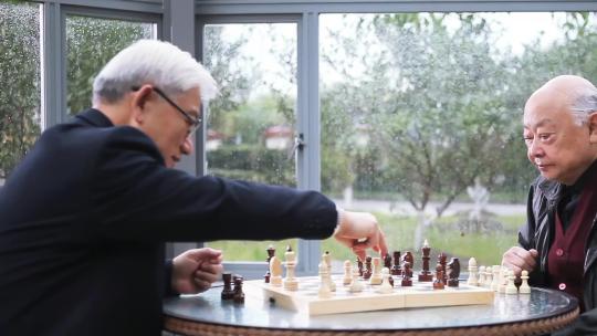 下棋的老年人视频素材模板下载