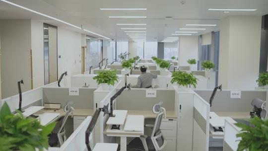 写字楼 办公室 保洁阿姨