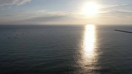 海面上反射的太阳光航拍