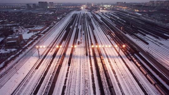 中国哈尔滨南站冬季货运火车夜景航拍